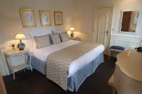 Pand 17 - Charming Guesthouse - Airport Shuttle