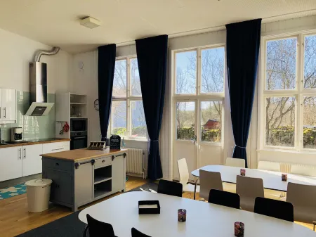 Ivögården Mat & Vingård Отели в г. Fjalkinge