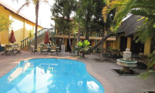 Makalani Hotel - Housity