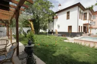 科尼亞戴爾維士飯店 住宿飯店