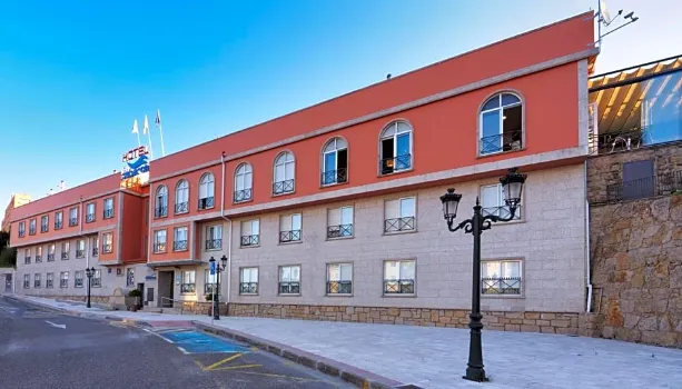 Hotel Apartamentos Dabarca Hoteles cerca de Homenaje a la Mujer Rural