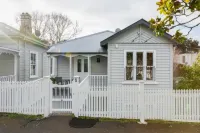 Light-Filled Renovated Villa Walk to Ponsonby Road Hotels in Freemans Bay