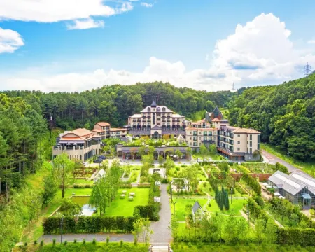 エデン パラダイス ホテル 利川市のホテル