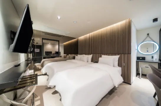 Hotel E Jen 希望台公園周辺のホテル