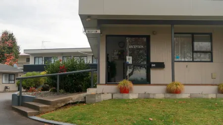 Fiesta Court Motel Отели в г. Уонгануи