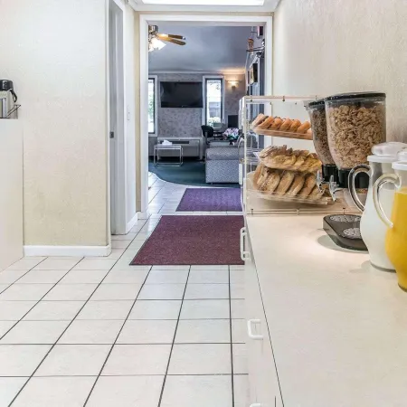 Rodeway Inn Madison Heights - Detroit