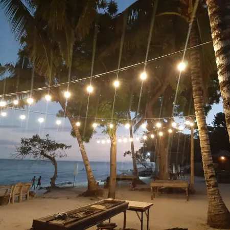Panglao Grande Resort Отели рядом с достопримечательностью «Пляж Думалуан»