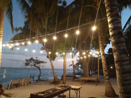 Panglao Grande Resort Отели рядом с достопримечательностью «Либаонг Уайт Бич»