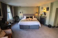 Kings Arms Hotel Hotels near Stansted Express