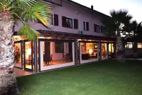 Queen Hotel Hotels in К'єті