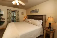 Divine Escape - Two Bedroom Chalet Các khách sạn ở Pittman Center