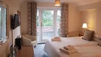 Chequers Inn Hotels in Wychavon District