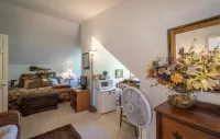 Stone Haus Bed & Breakfast Hotels near The French Bee