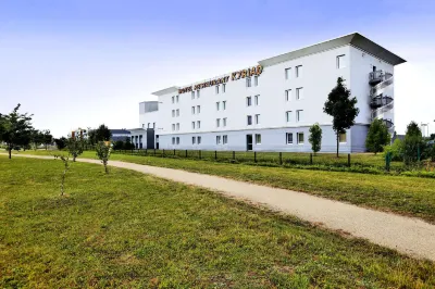 Kyriad Chartres Hotels in der Nähe von Chamber of Commerce and Industry CCI Eure et Loir