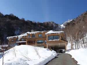 Nakanoyu Onsen Ryokan