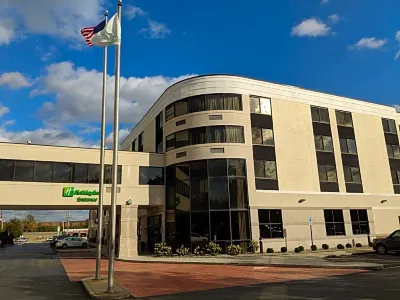 Holiday Inn Champaign Hotels near Heartland Antiques