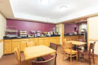 AmericInn by Wyndham Elkhorn Near Lake Geneva Hotels in Delavan