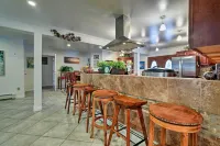 Expansive Getaway ~ 2 Miles to Mendenhall Glacier! - balcony