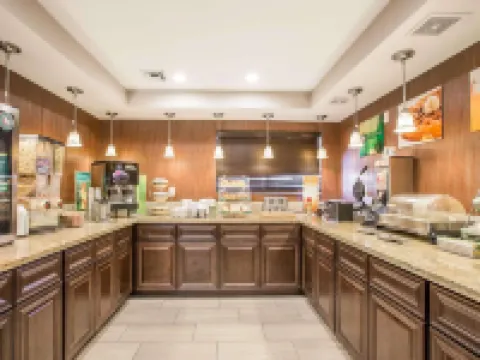 Quality Inn & Suites Woodland - Sacramento Airport Hotels in Woodland