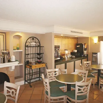 La Quinta Inn by Wyndham Kansas City Lenexa