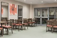 Days Inn by Wyndham Donington A50 - Bữa sáng