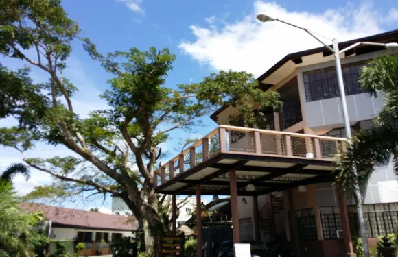 盧塞納奎松城至尊酒店