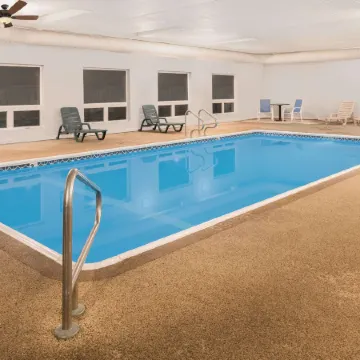 Days Inn by Wyndham Osage Beach Lake of the Ozarks