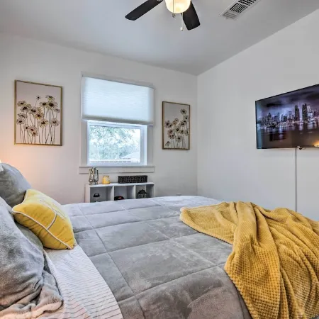 1 Mi to Gulf Coast! Couples Retreat in Long Beach