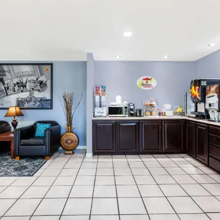 Super 8 by Wyndham Cleburne