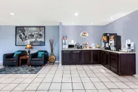 Super 8 by Wyndham Cleburne Hotels in Cleburne