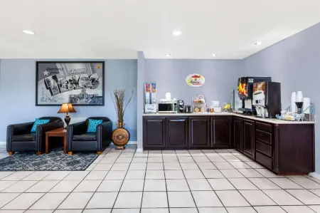 Super 8 by Wyndham Cleburne Отели в г. Клберн