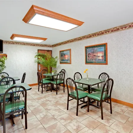 Super 8 by Wyndham Aberdeen East