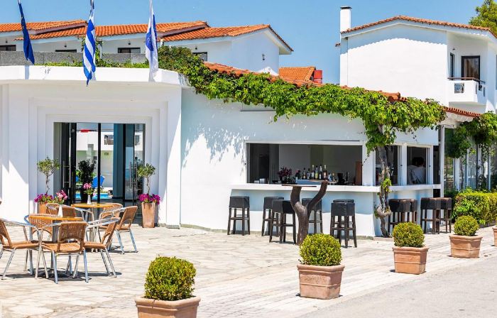 Xenios Dolphin Beach Hotel