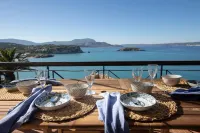 Luxury Seaview Apartment, 1Min Walk from Beach!