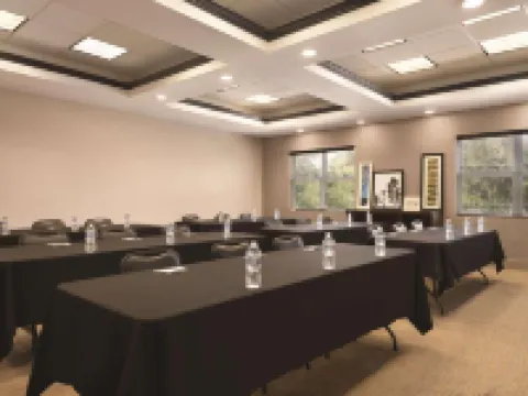 คันทรีอินน์แอนด์สวีทส์ บายเรดิสัน เบรเดนตันเลควูดแรนช์ FL โรงแรมในเบรเดนตัน