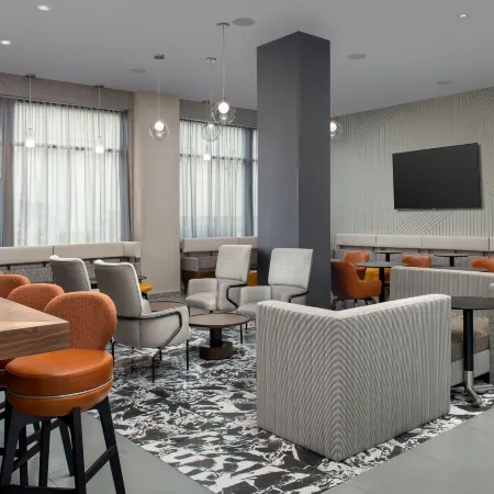 SpringHill Suites New York Queens Отели рядом с достопримечательностью «Станция метро G Subway Line»