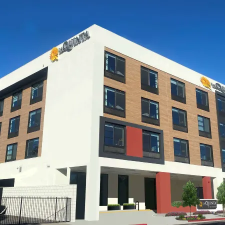 La Quinta Inn & Suites by Wyndham San Jose Airport-Downtown