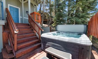 BB Lake View Lodge - Gorgeous Lakeviews, Hot Tub, Jetted Tub, and Firepit!