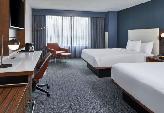 코트야드 수영장 시설