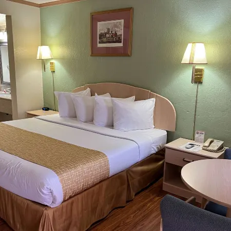 Travelodge by Wyndham Holbrook