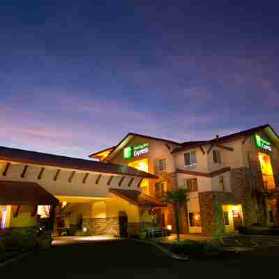 Holiday Inn Express & Suites Turlock-Hwy 99 Hotel Exterior