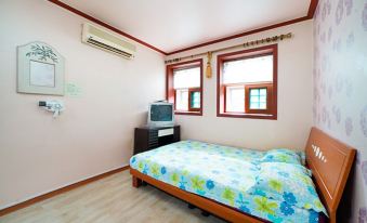 Hongcheon White House Pension