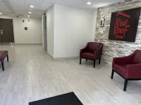 Red Roof Inn Charleston - Dunbar - parking