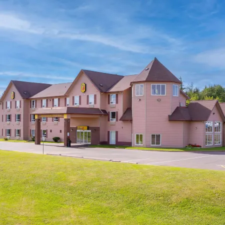 Super 8 by Wyndham Amherst NS