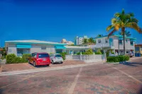 Hollywood Beachside Boutique Suite - parking
