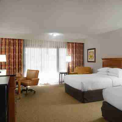DoubleTree by Hilton Ontario Airport Rooms