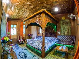 Houseboat Sher-e-Kashmir