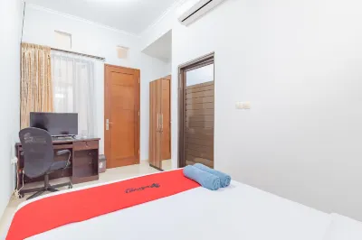 Reddoorz Near Kiara Artha Park Hotels in Babakan Surabaya