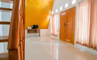 Villa Ratu Pantai Hotels in Ciemas