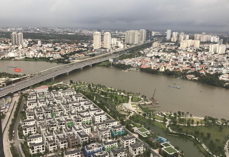 3BR LUXURY, GREAT VIEW, NEAR CENTER, FREE GYM&POOL Over view